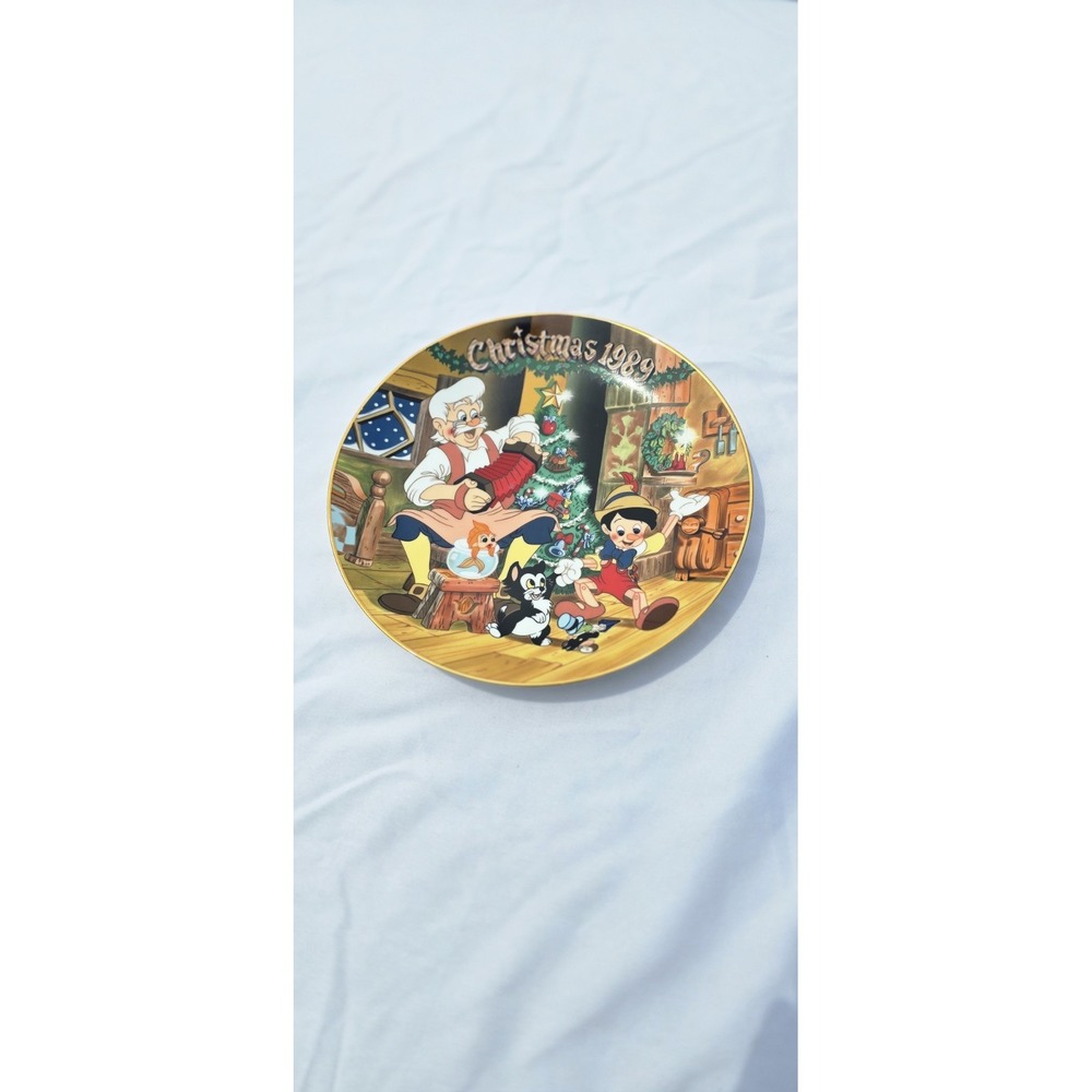 Limited Editions Disney 1989 Christmas Plate Fifth Edition "1939 Pinocchio Film"